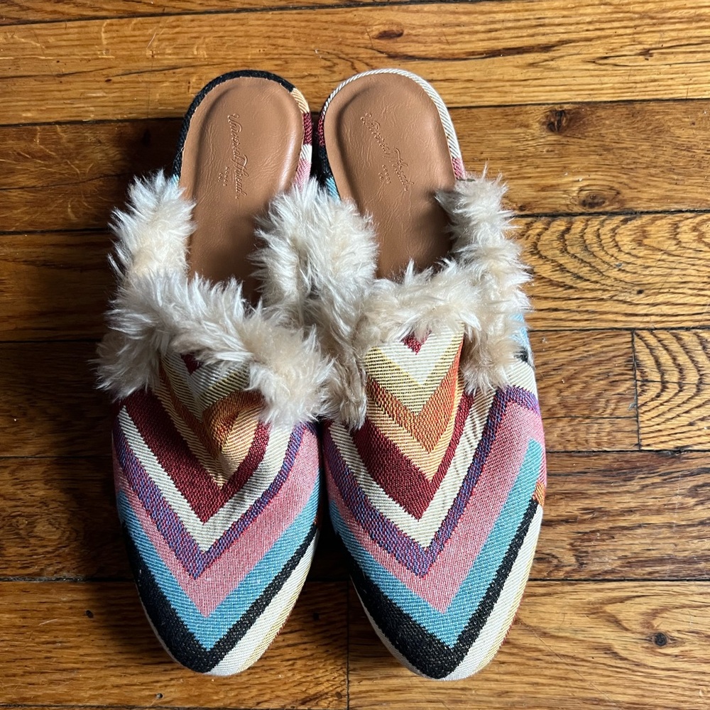 Universal Thread Target Litzy Faux Fur Lined Mules Slides Multicolored
